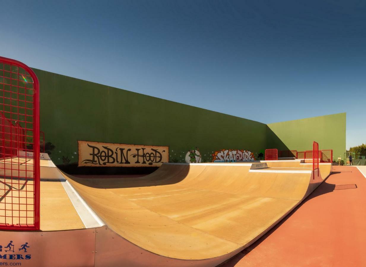 Готель Magic Robin Hood El Albir Екстер'єр фото